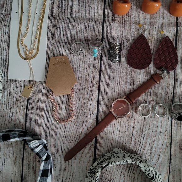 Last Call Jewelry & Accessories Bundle (31 pieces) - Picture 8 of 10